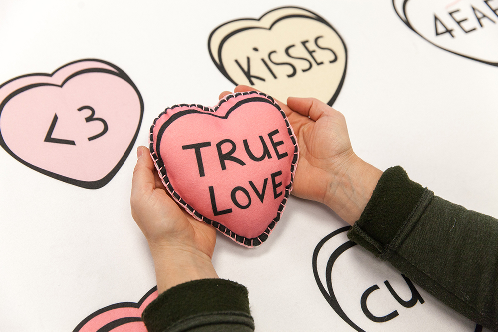 DIY candy heart garland for Galentine's Day | Spoonflower Blog 