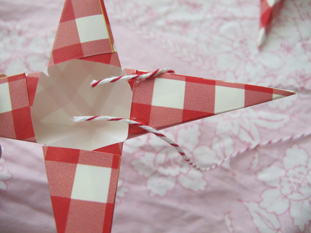 Your Complete Guide to Making Danish Christmas Stars | Spoonflower Blog 