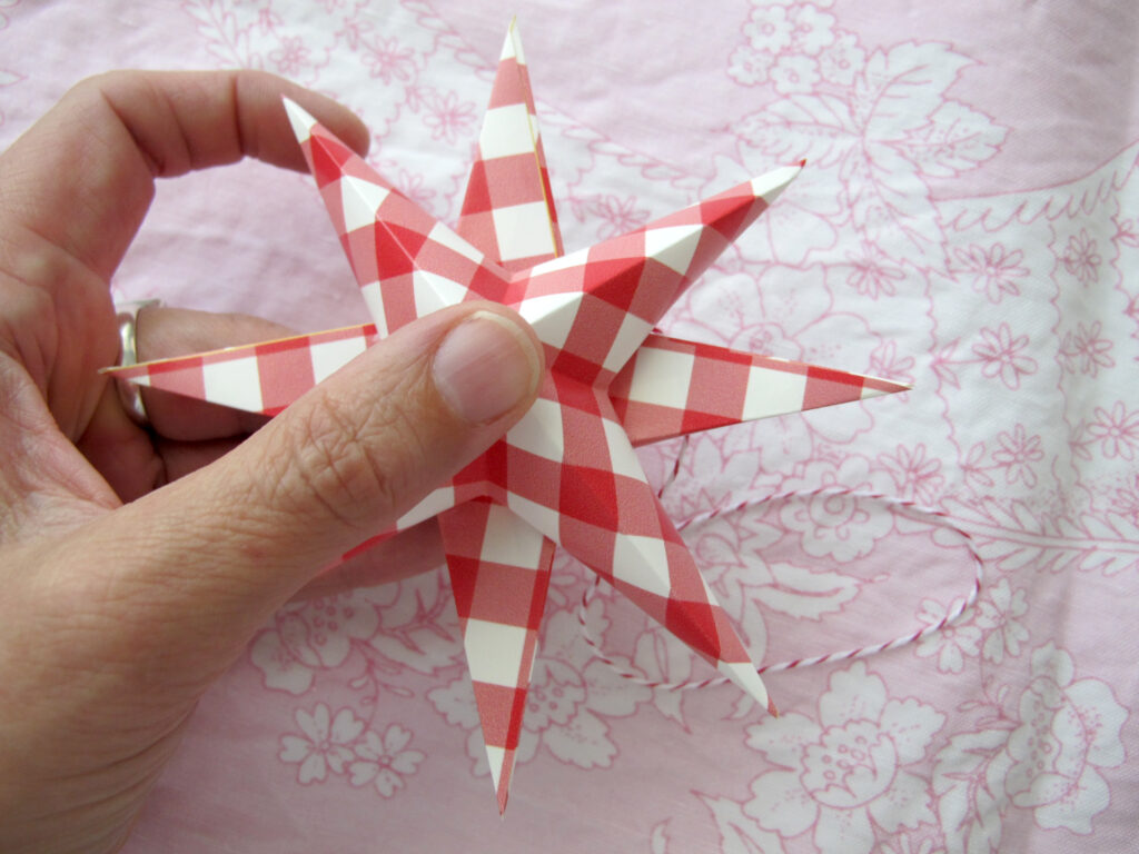 Your Complete Guide to Making Danish Christmas Stars | Spoonflower Blog 