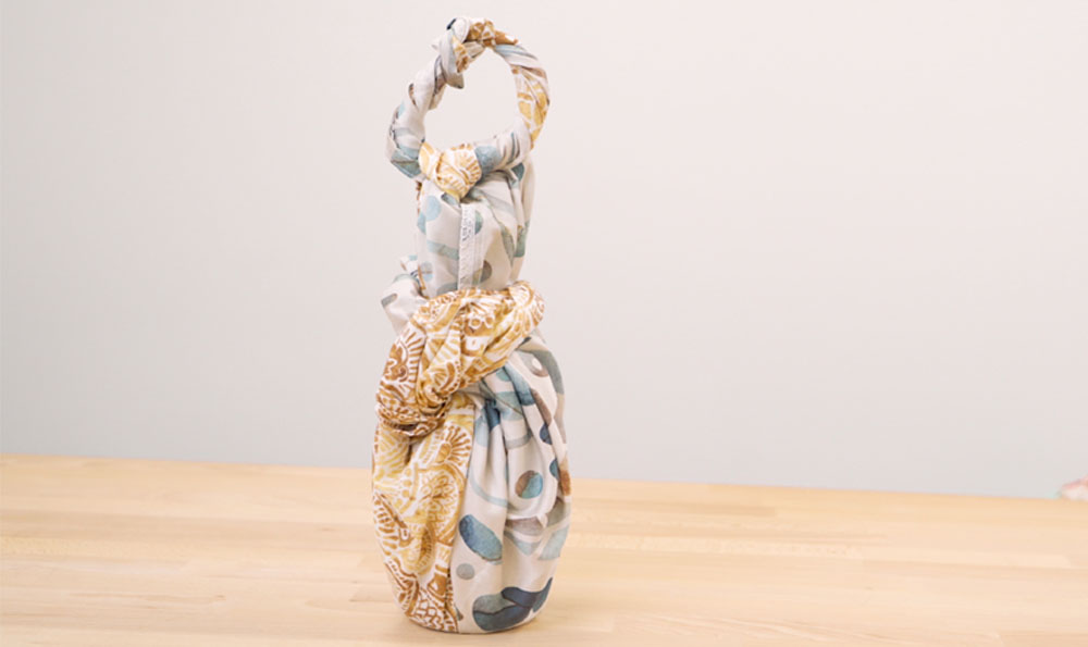 6 Ways to Wrap a Gift with Furoshiki - padded vase | Spoonflower Blog 